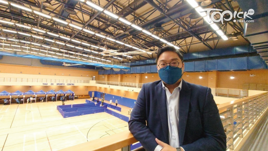 Hong Kong Government hands out Rapid Antigen Tests to Tuen Mun Residents - CUHK Adjunct Assistant Professor Shows How to Use It