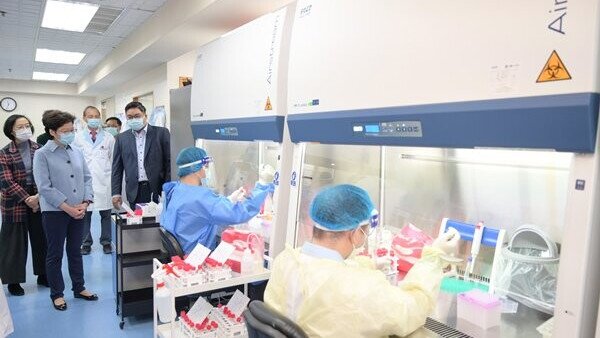 專訪: 林鄭聖誕訪相達生物科技醫學實驗室 | 政府新聞網